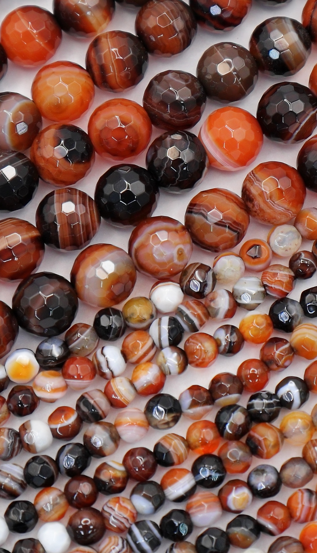 B/R/W Banded Agate (Dream Agate) Faceted Round Beads